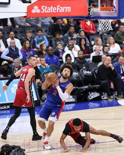 坎宁安单节4中1得到4分，前三节11中2得到12分10助攻2抢断